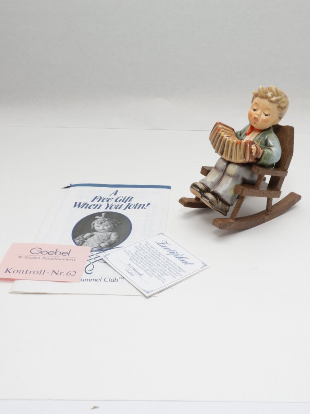 Hummel Figurine "PRACTICE MAKES PERFECT" HUM #771 First Issue 1997 NEW